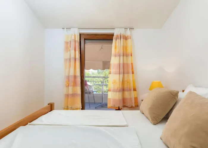 Manda - One Bedroom With Terrace A4 *