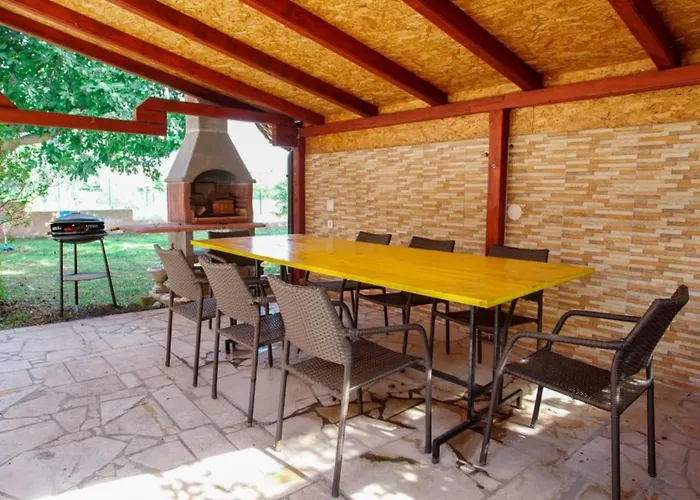 Manda - One Bedroom With Terrace A4 Appartement Fažana